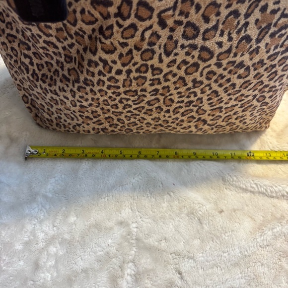 Neiman Marcus Tote Microfiber Suede Tan Brown Leopard Print Brown Handles Red - Picture 12 of 16